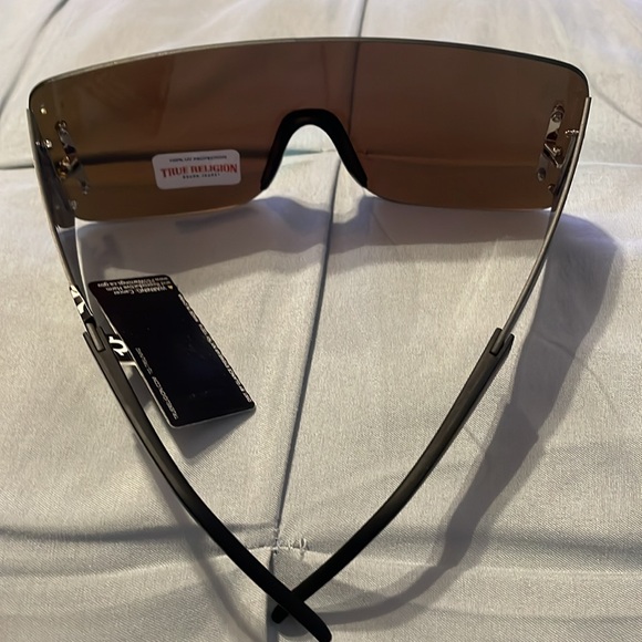 True Religon - Picture 3 of 6